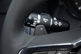 2016款捷豹XF 2.0T自动两驱R-Sport运动版