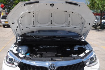 2015款中华V3 1.5L自动精英型