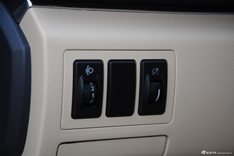 2015款绅宝D20两厢1.5L自动乐享版