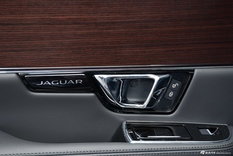 2016款捷豹XJL 2.0T自动两驱典雅商务版