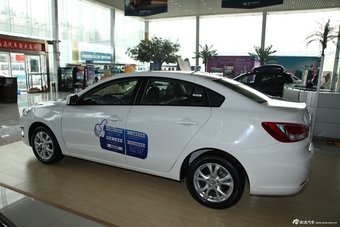 2014款福美来M5 1.6L自动舒适型图片