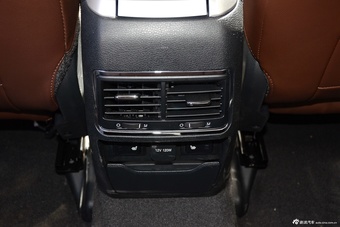 2016款奔腾B90 1.8T自动尊贵型十周年纪念版