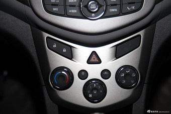 2014款爱唯欧三厢1.4L手动舒享版