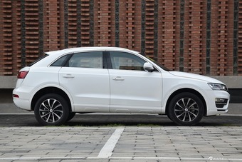 2016款众泰SR7 1.5T手动魔方之梦版