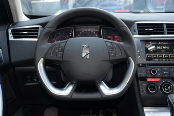 2016款DS6 1.6T自动豪华版THP160