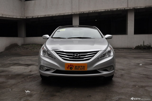 2013款索纳塔八2.0 GLX自动豪华版图片