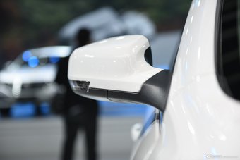 2015上海车展：奔腾B90