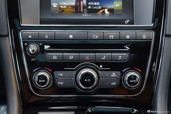 2016款捷豹XJL 3.0L自动SC四驱全景商务版