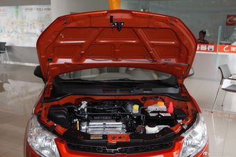 2013款新赛欧三厢1.2L手动温馨版