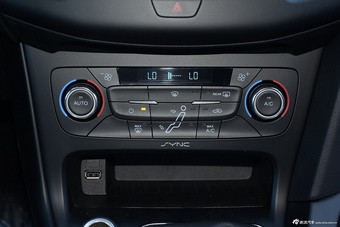 2015款福克斯ST 2.0T手动标准版