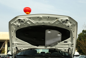 2015款宝马1系120i 1.6T自动运动设计套装