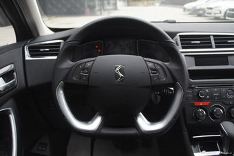 2016款DS 6 1.6T自动舒适版THP160