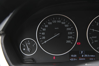 2016款宝马3系 2.0T自动320Li时尚型