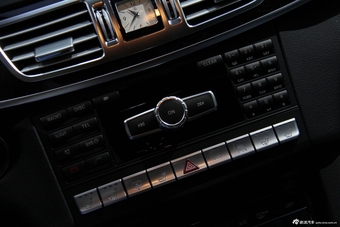 2014款奔驰E级内饰