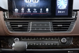 2016款上汽大通G10 2.0T自动旗舰版