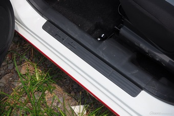 2015款奥拓1.0L自动限定版