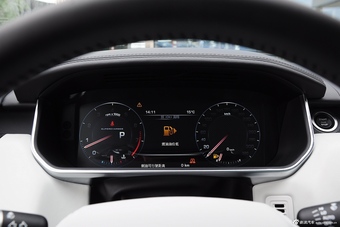 2015款路虎揽胜运动版SVR