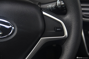 2015款V CROSS 1.5L手动智趣型