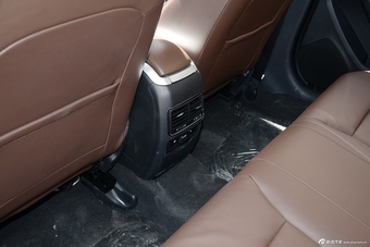 2016款奔腾B90 1.8T自动尊贵型十周年纪念版