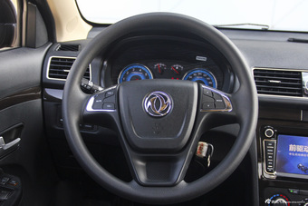 2016款风光370 1.5L手动精英居家版7座