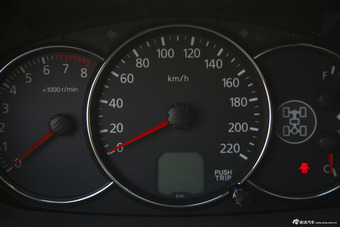 2013款帕杰罗·劲畅3.0L 自动四驱旗舰版