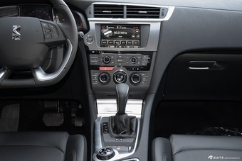 2016款DS6 1.6T自动豪华版THP160