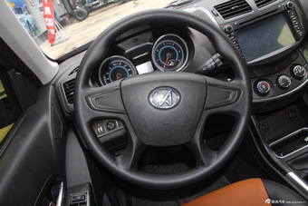 2015款骐铃T7 2.8T手动两驱尊贵版加长轴距JE493ZKQ4CB