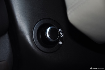 2015款揽胜运动版3.0 V6 SC 锋尚创业版