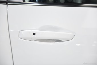 2015上海车展：奔腾B90