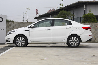 2015款起亚K2 1.4L自动Premium三厢