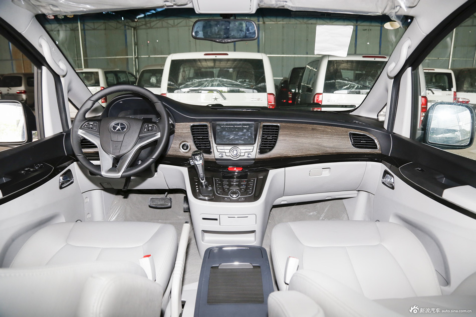 2013款瑞风M5 2.0T自动公务版