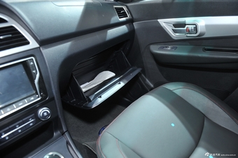 2014款飞腾C5 1.5T自动两驱豪华型