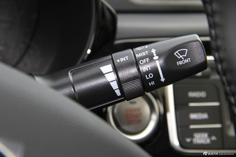 2015款起亚K2 1.6L自动Premium三厢