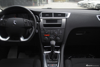 2016款DS 6 1.6T自动舒适版THP160