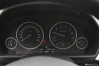 2016款宝马3系 2.0T自动320Li时尚型