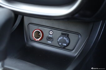 2015款奔腾X80 2.0L自动舒适型