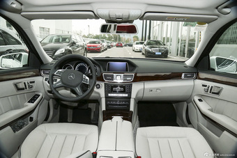 2015款奔驰E260L 2.0T自动图片