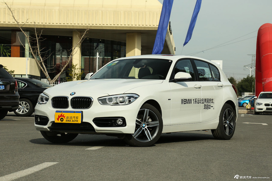 2015款宝马1系120i 1.6T自动运动设计套装