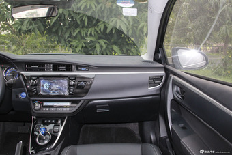 2016款雷凌双擎1.8L自动豪华版