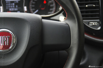 2014款菲亚特致悦1.4T自动运动版