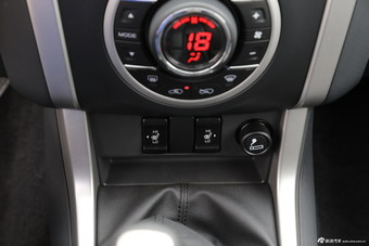 2015款五十铃mu-X 3.0T自动四驱探索型