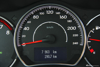 2014款雷诺科雷傲2.5L四驱豪华版