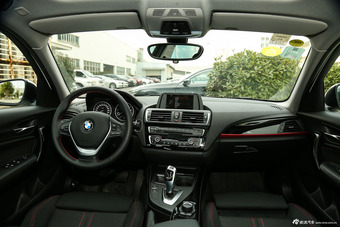 2015款宝马1系120i 1.6T自动运动设计套装图片