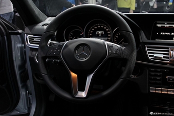 2014款奔驰E级内饰