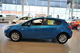 2014款英朗XT 1.6L自动时尚型 天际蓝