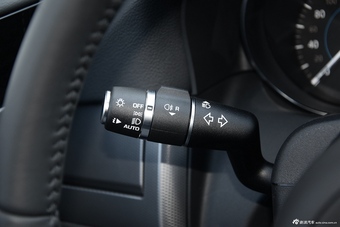 2016款捷豹XF 2.0T自动两驱R-Sport运动版