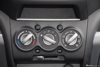 2015款奥拓1.0L自动限定版