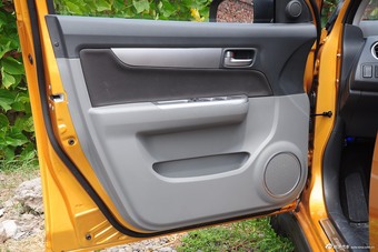 2015款雨燕1.5L自动限定版