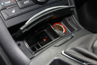 2014款奔腾B70 2.0L手动豪华型