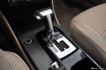 2013款奔腾B50 1.6L自动豪华版